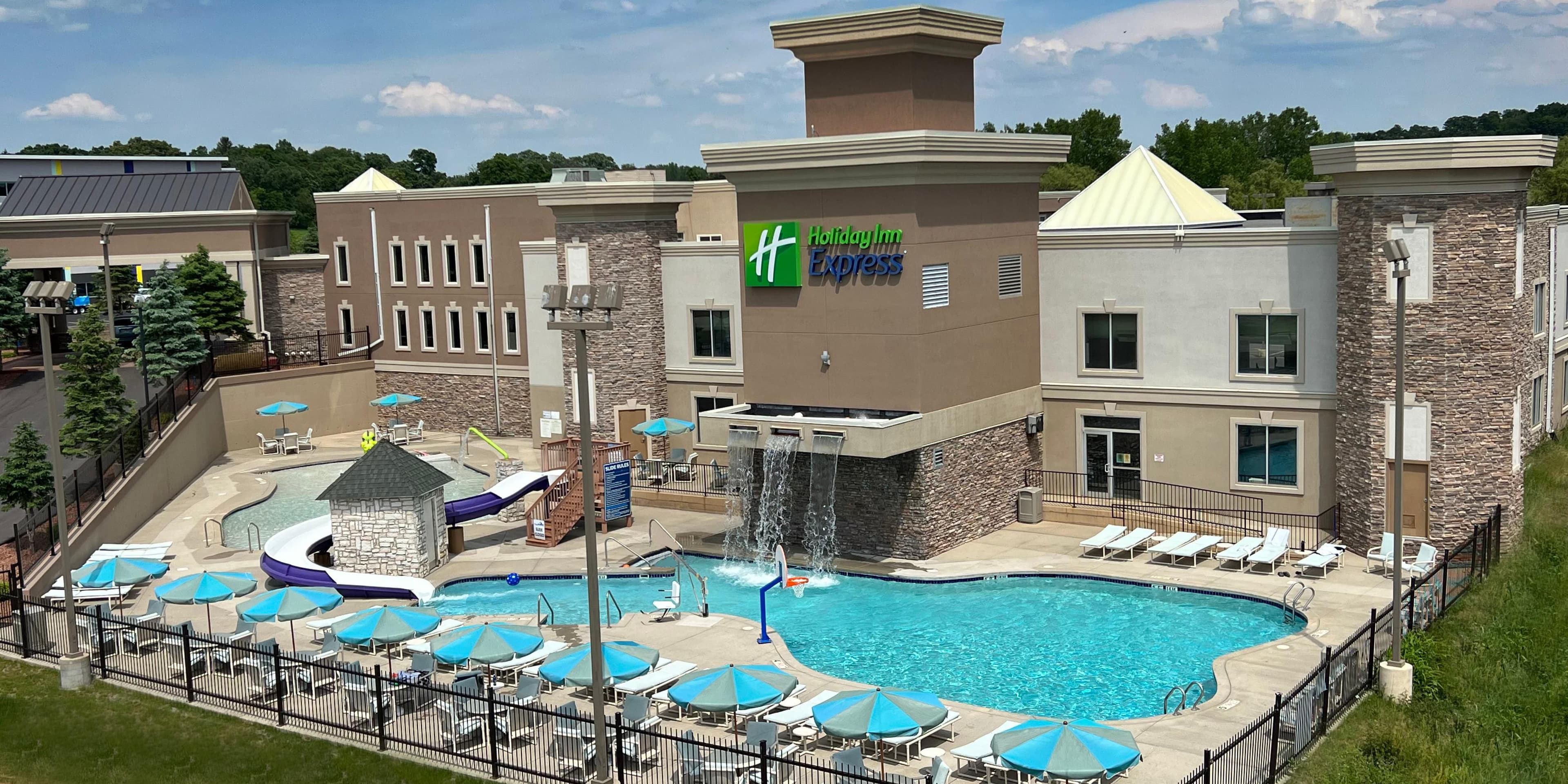 Holiday Inn Express Dells Waterpark water park