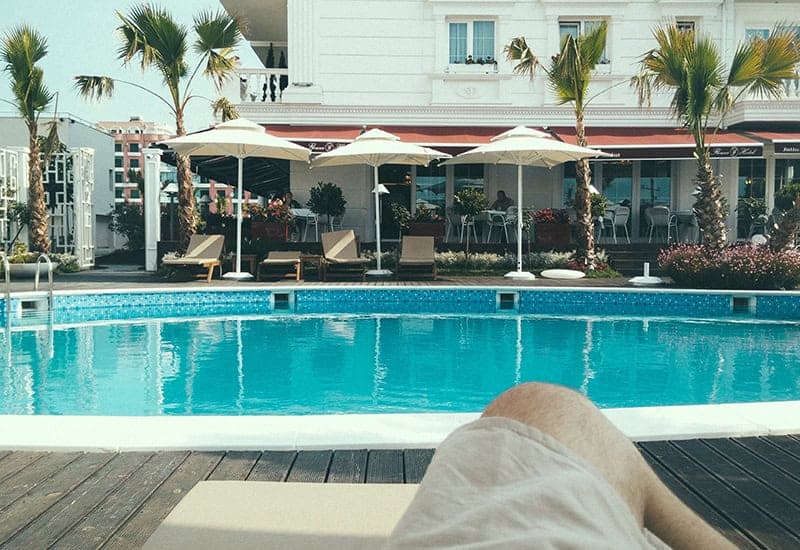 hotel-poolside-relaxation-121801