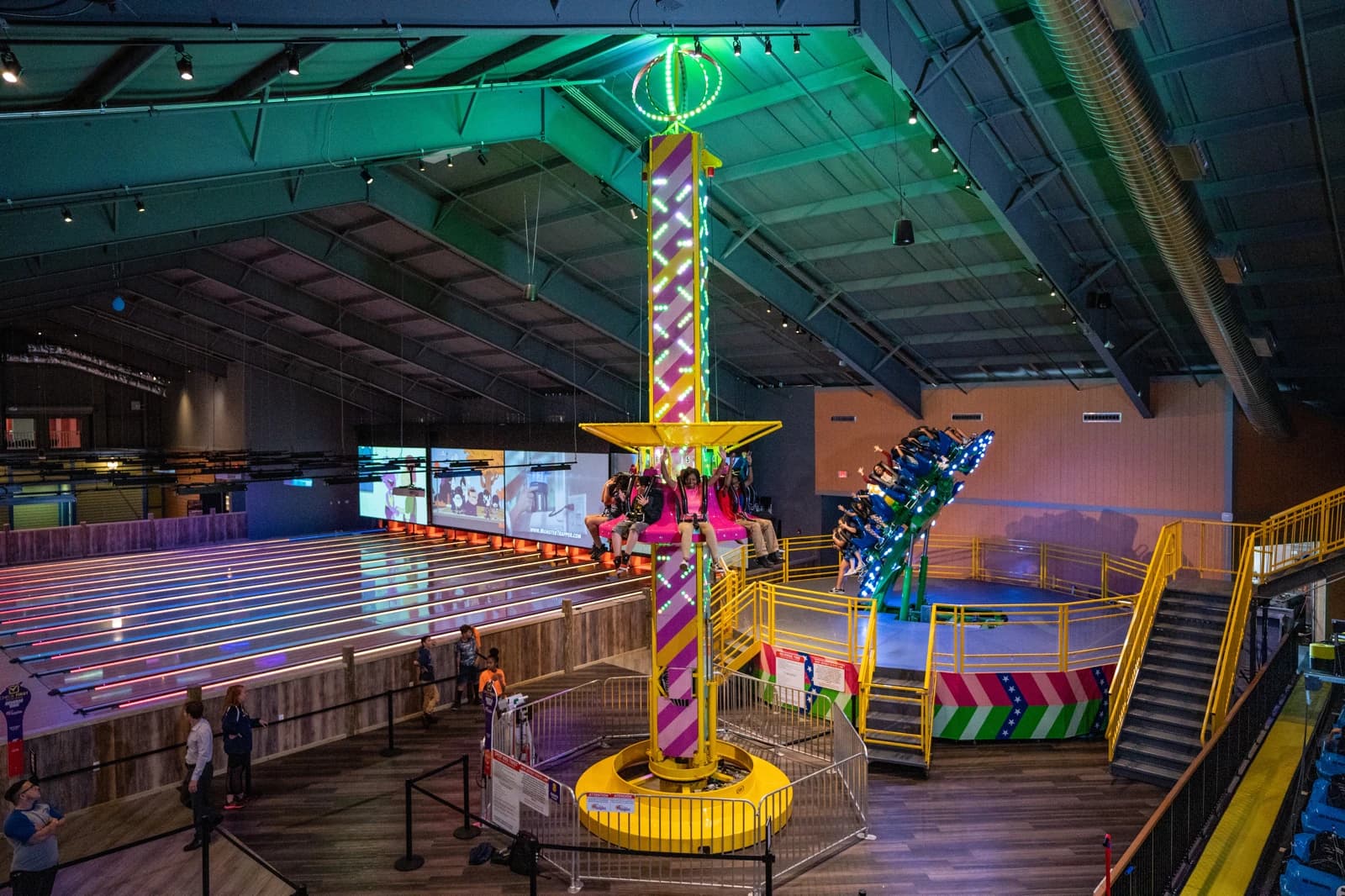 kids riding the drops and twist ride at the funplex