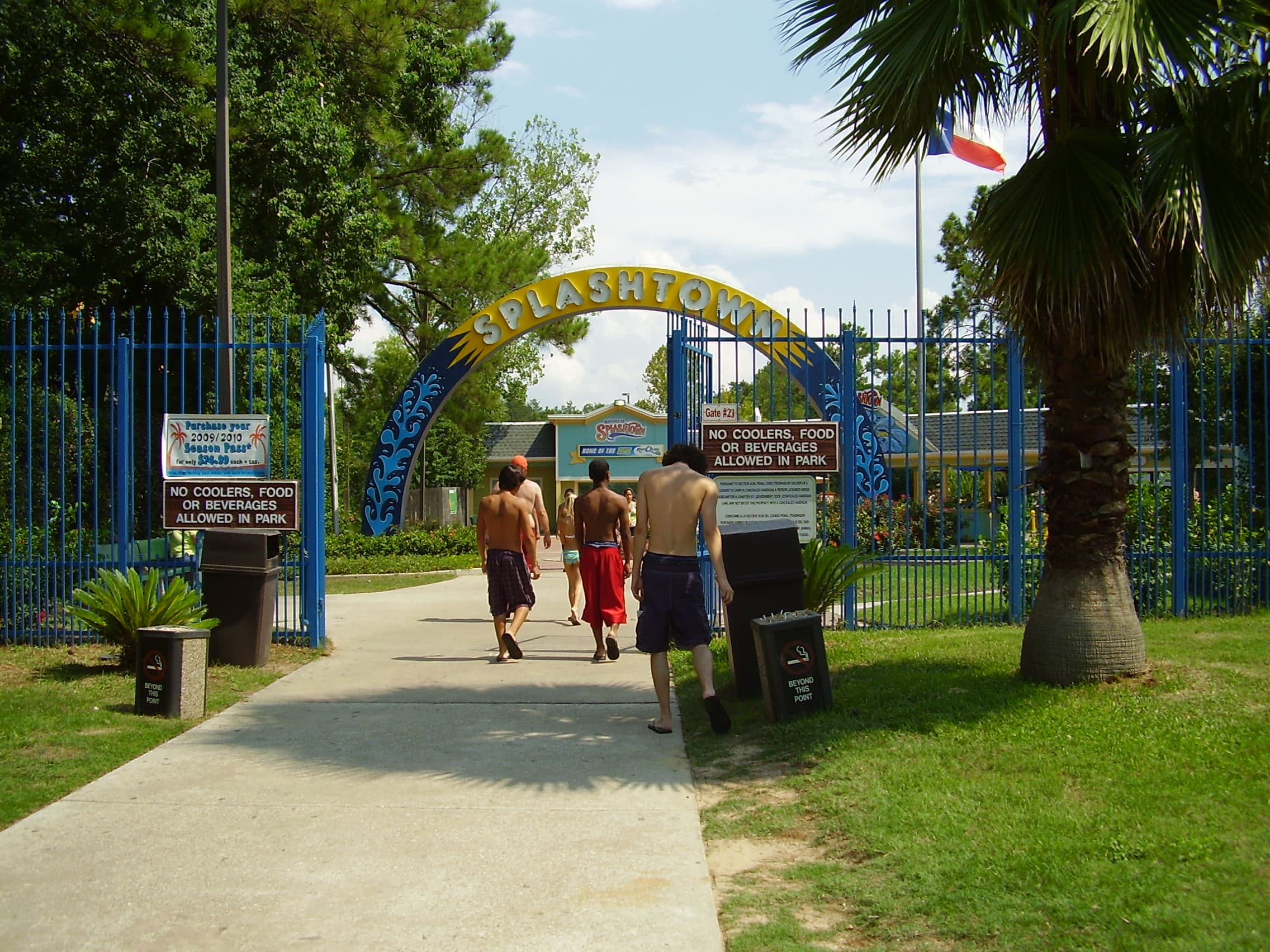 Six Flags Hurricane Harbor SplashTown water park
